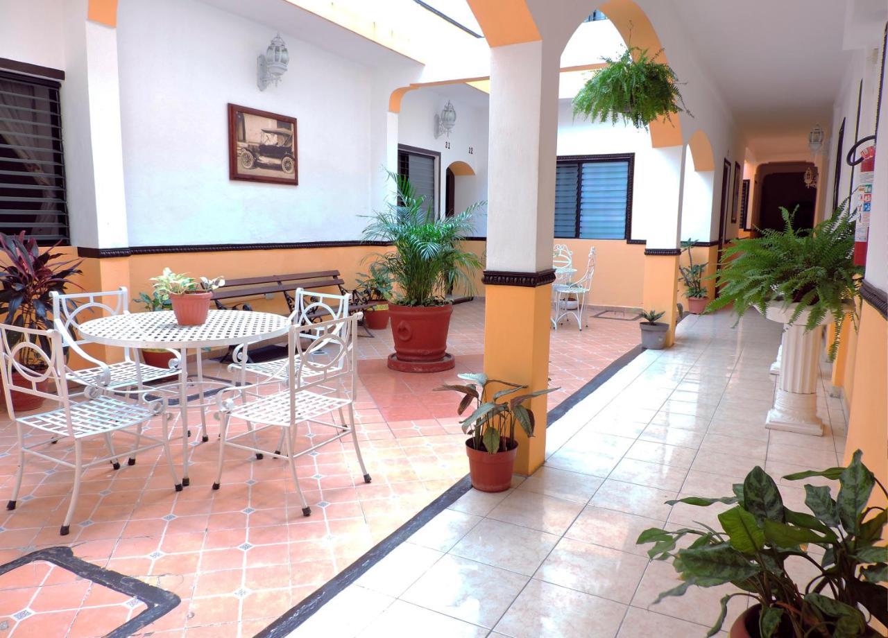 Hotel Valladolid Buitenkant foto